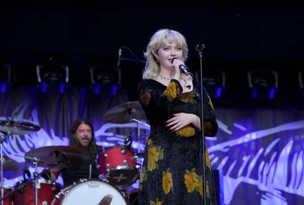 Violet Grohl onstage