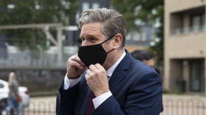 Labour leader Keir Starmer wearing a face mask.
