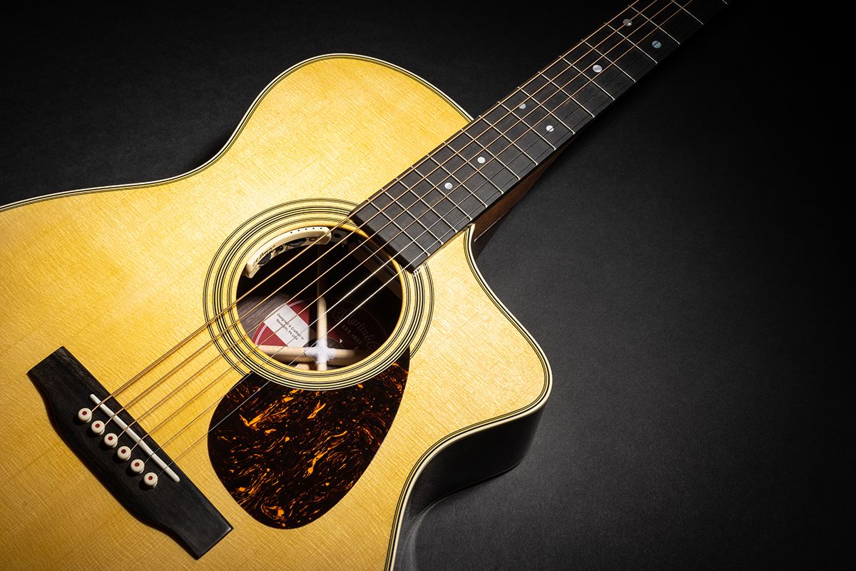 Details photos of the Martin SC-28E