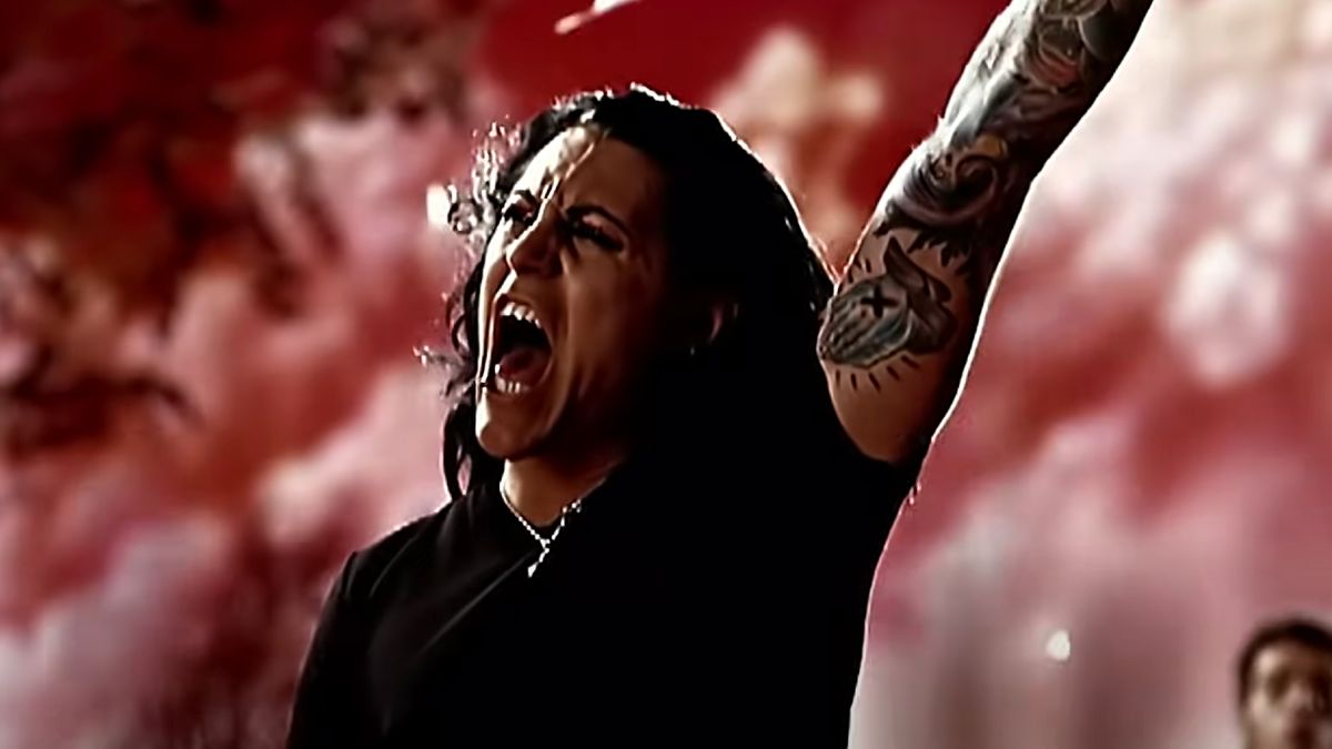 AFI&#039;s Davey Havok in the Girl&#039;s Not Grey video