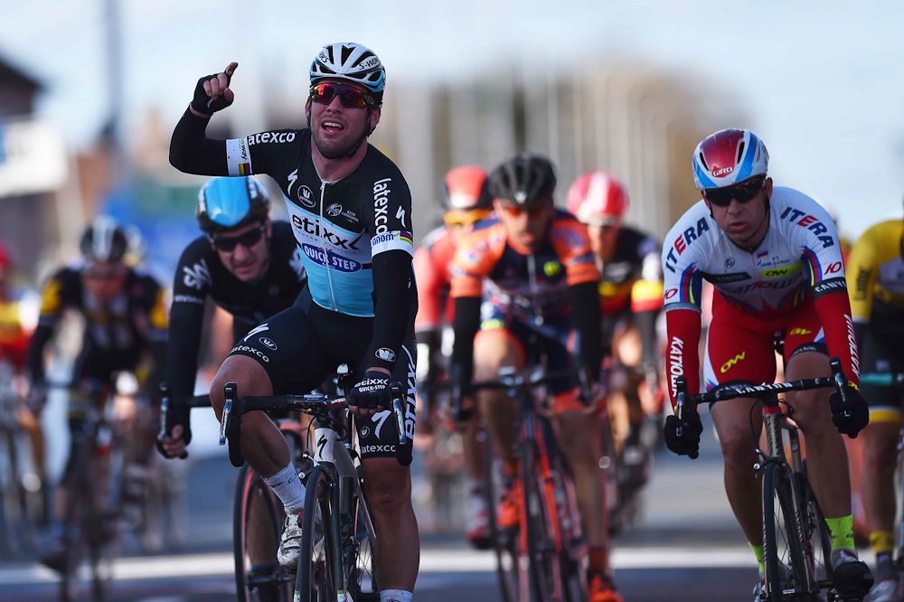 Mark Cavendish crosses the line ahead of Alexander Kristoff.