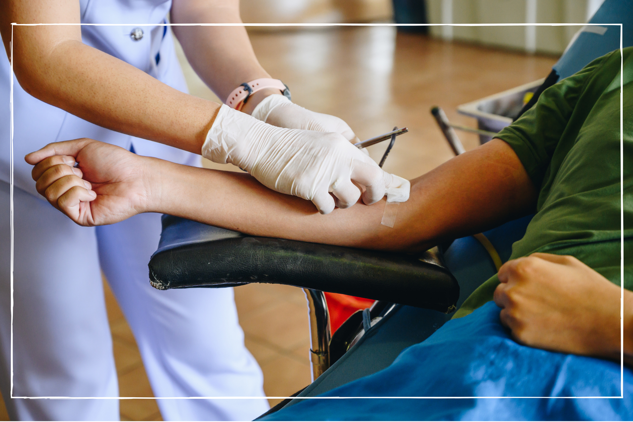 Person donating blood, a graphic to symbolise how to donate blood