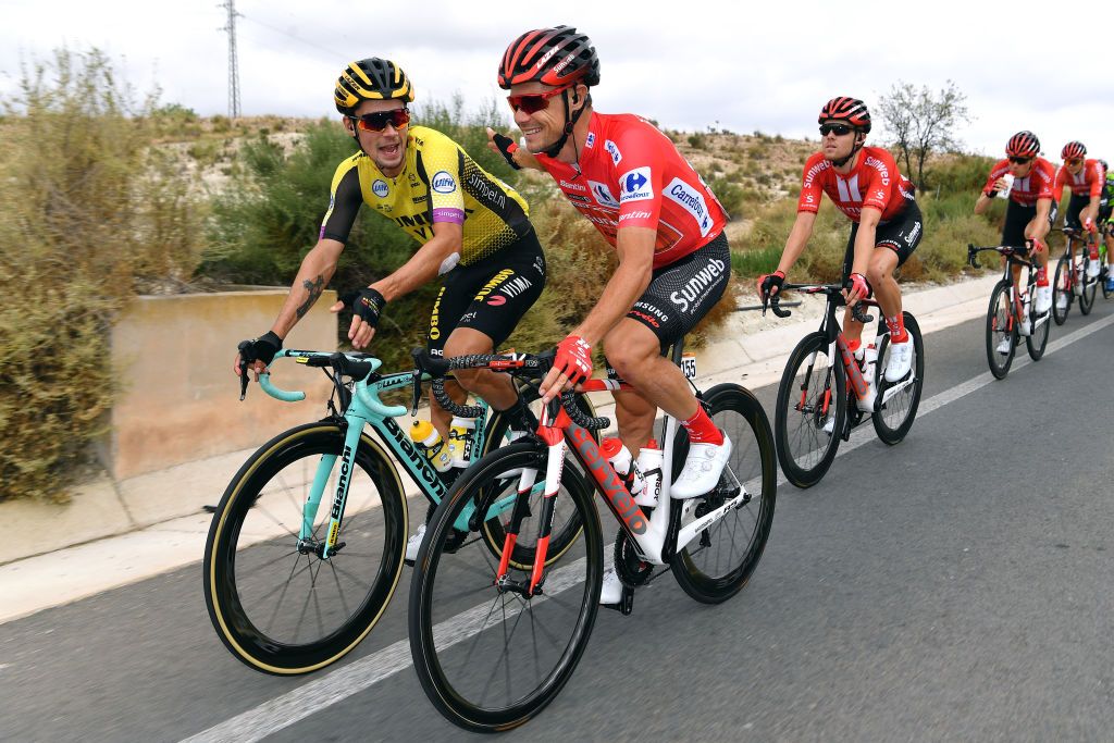 Primoz Roglic and Nicolas Roche chat during stage 3