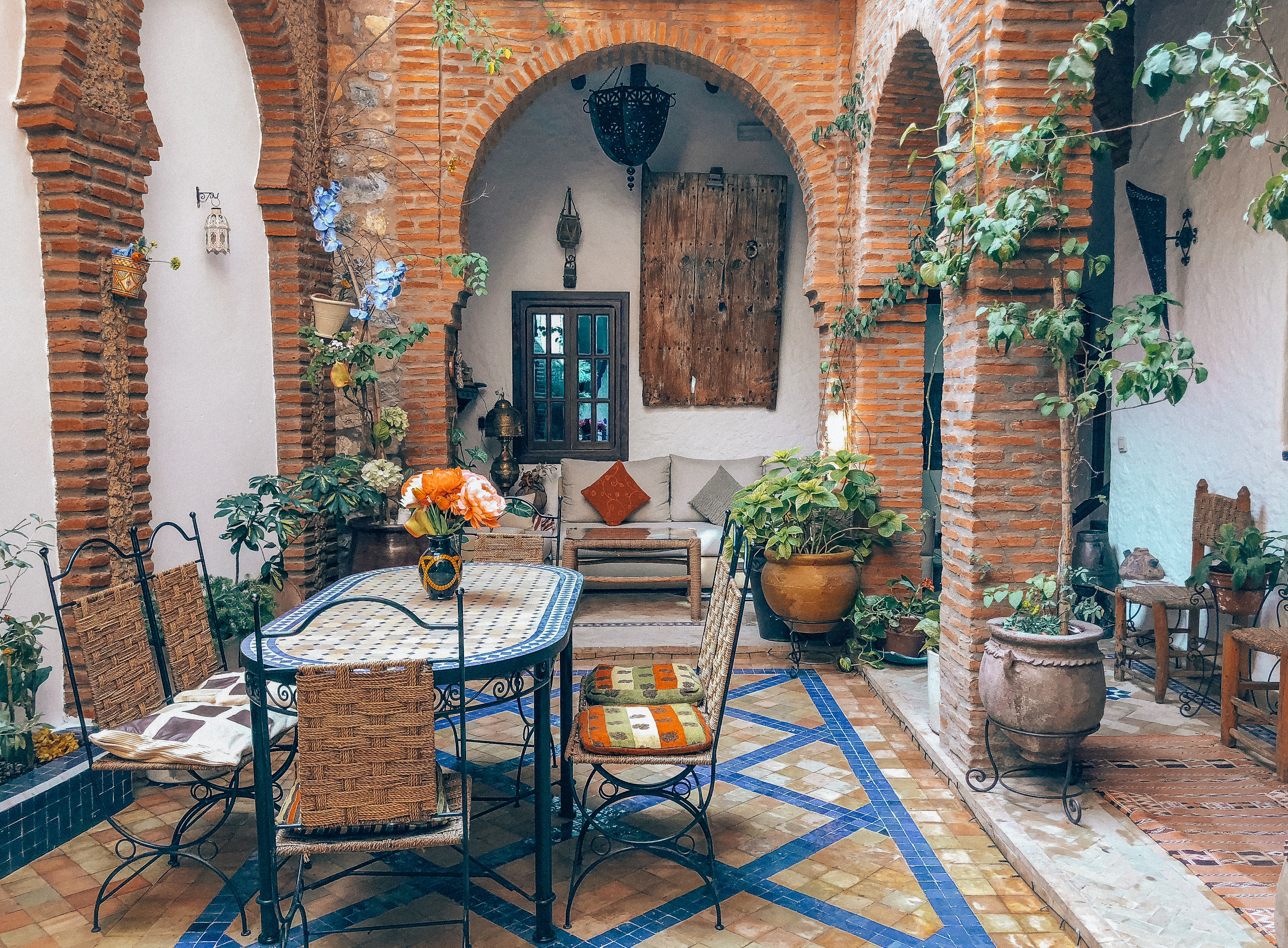 Garden trends: mediterranean style courtyard