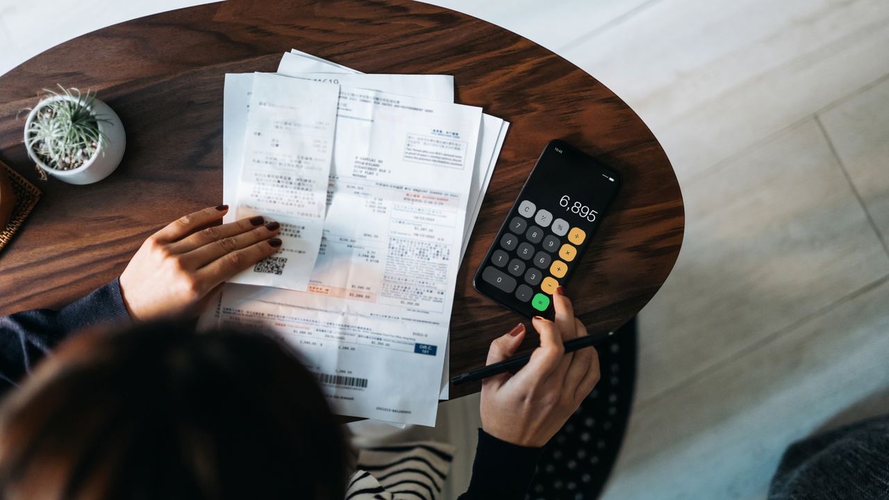 woman doing her taxes