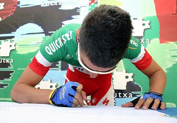 Giovanni Visconti (Quick.Step Innergetic) tries to sign !