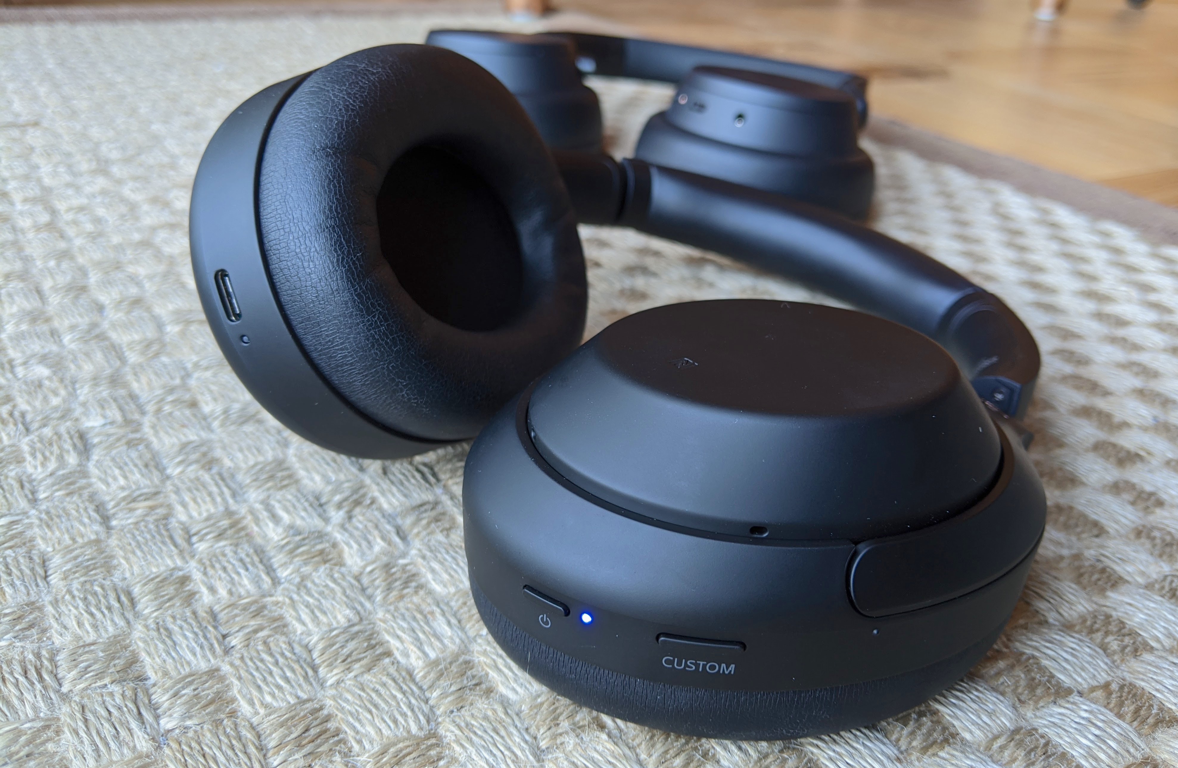 Sony WH-1000xM4 vs. Microsoft Surface Headphones 2: Noise-cancelling ...