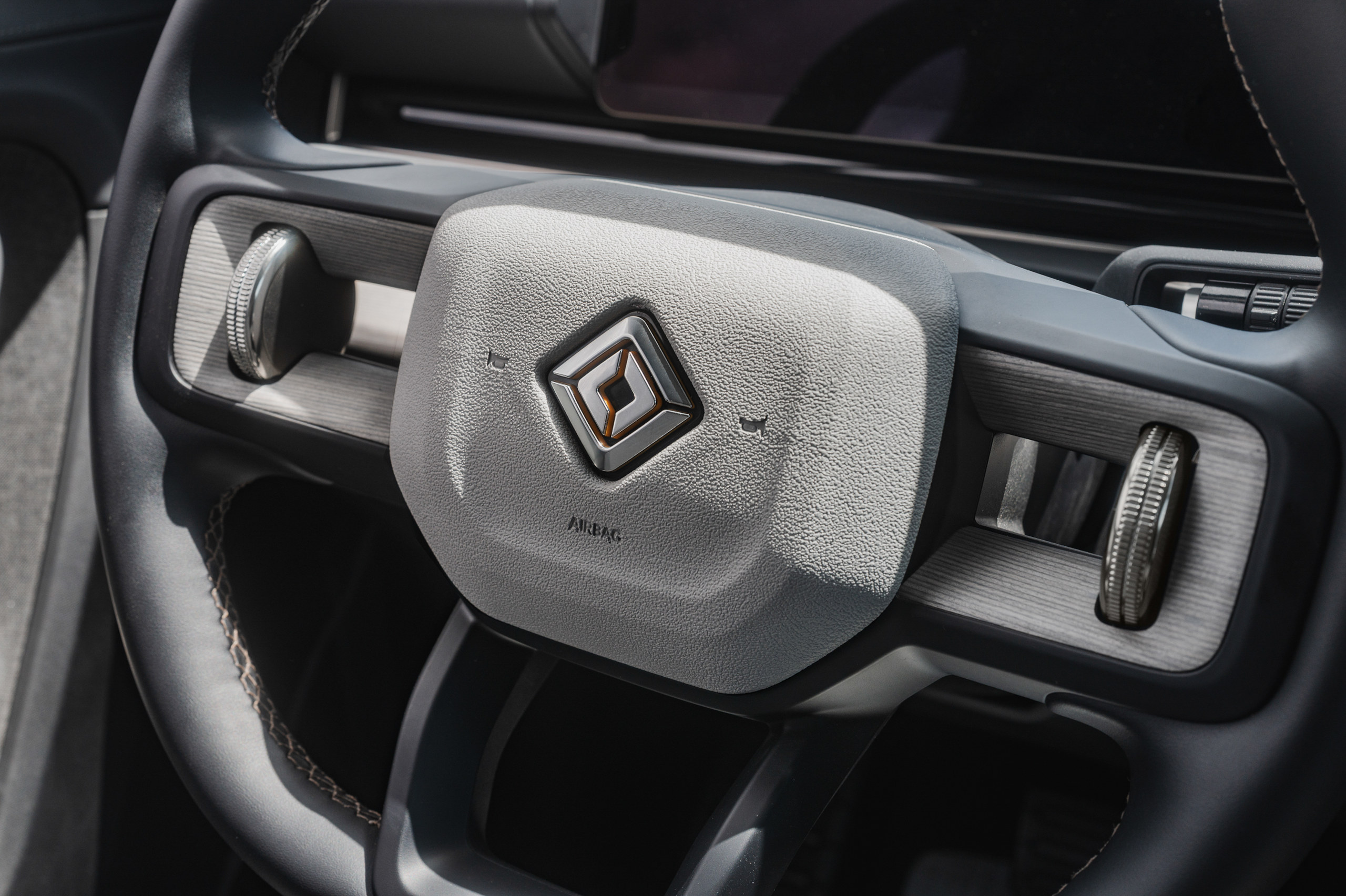 The twin Halo rocker switches on the steering create an excellent interface