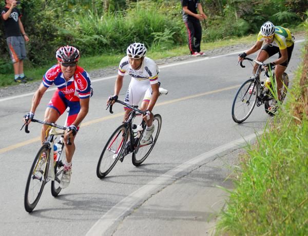 Chilean Gonzalo Garrido attacks.