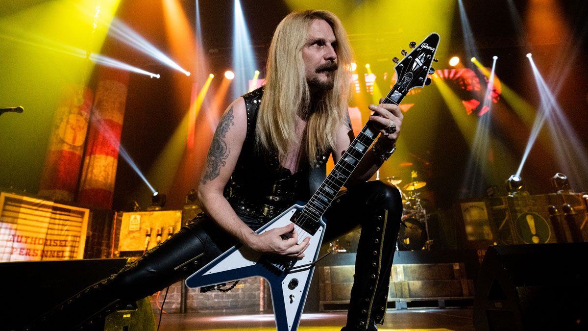 Richie Faulkner, guitarrista de Judas Priest y Elegant Weapons