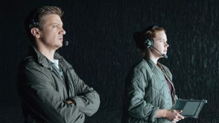 Jeremy Renner and Amy Adams in "Arrival" movie (2016)