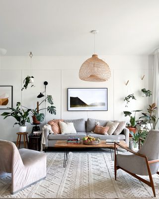 Loop Living plants in a living room
