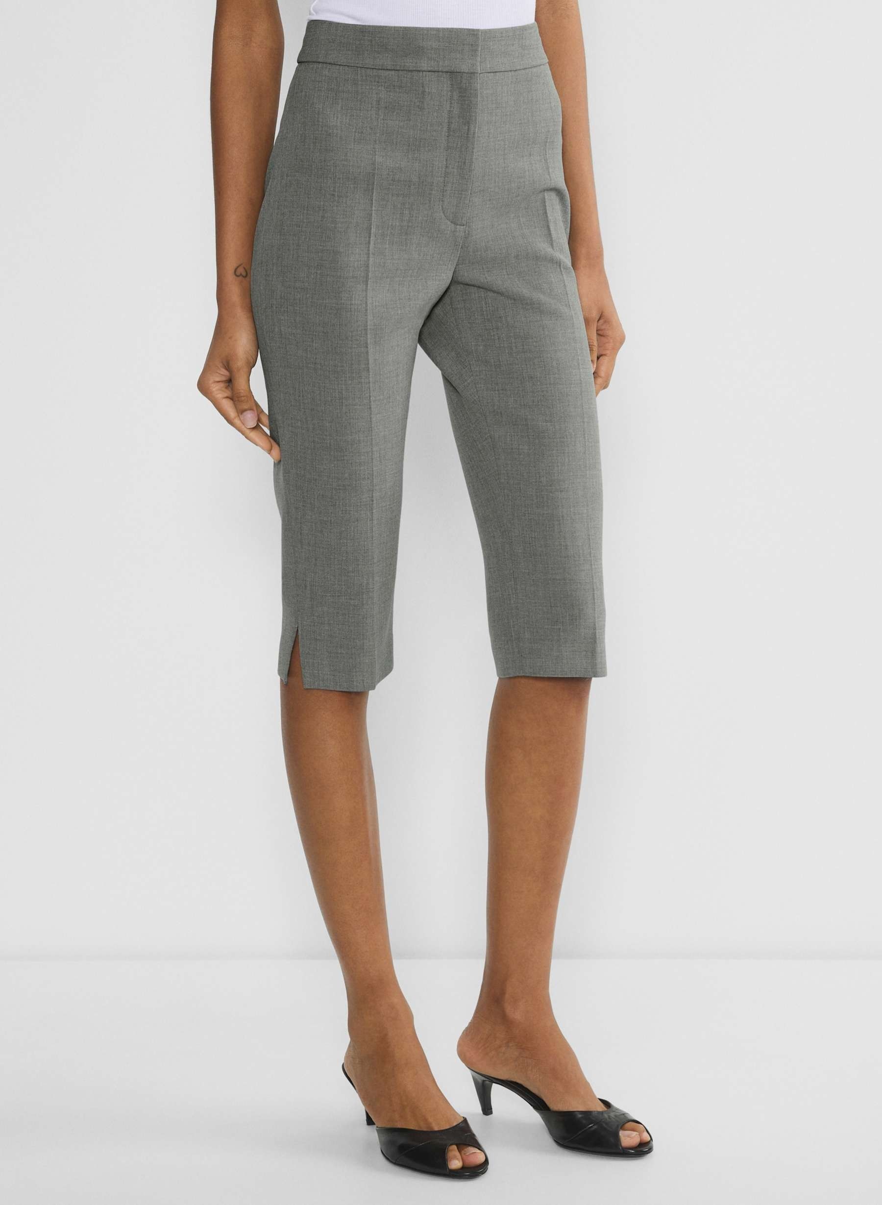Aritzia, Babaton Avenue Capris