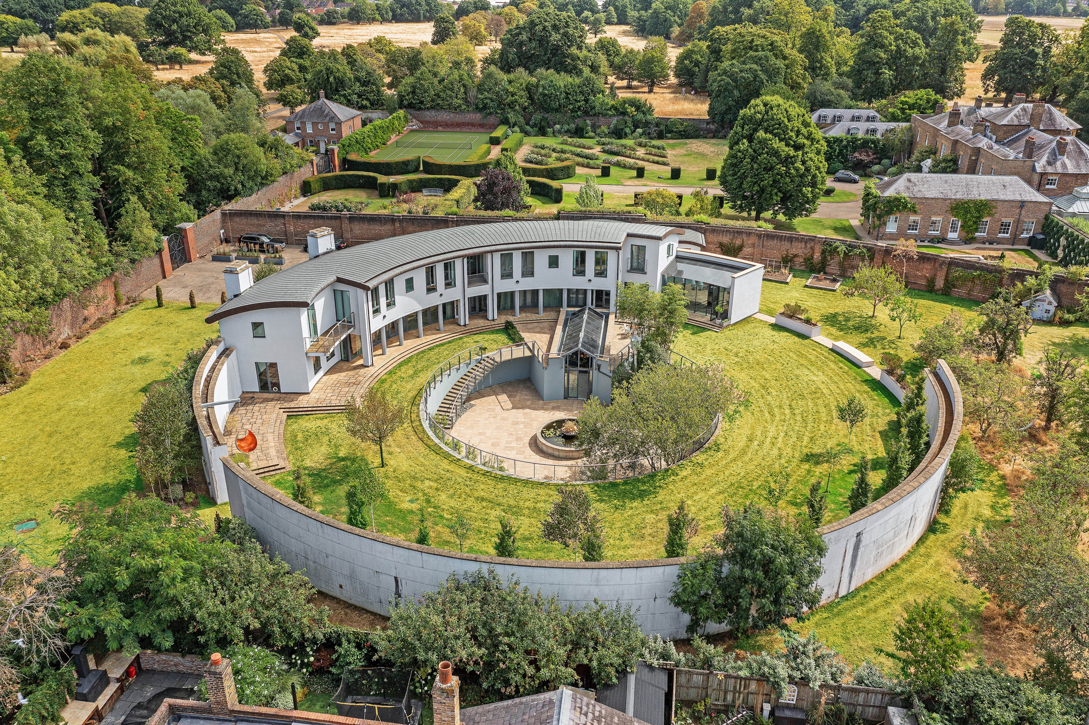 Images of the Modernist miracle that is Rotunda in Bushy Park