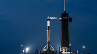 ترسو سفينة شحن SpaceX Dragon في Pad 39A في مركز كينيدي للفضاء التابع لناسا في فلوريدا لإطلاقها في 14 مارس 2023.
