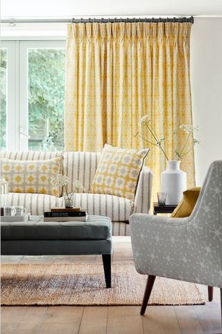 Living room with a muted yellow colour scheme