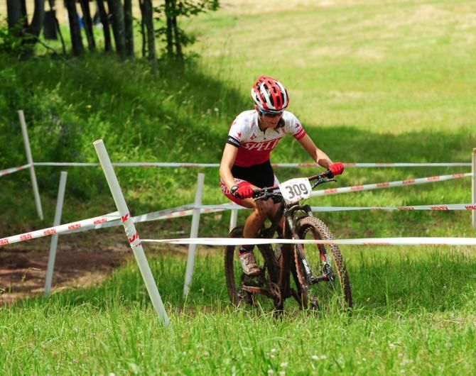 Lea Davison (Specialized) alone with one lap to go