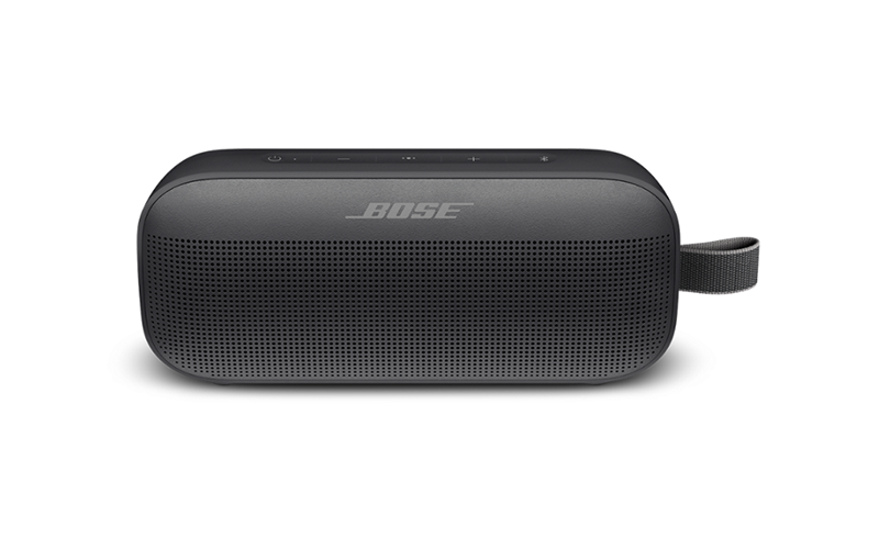 bose en negro con fondo blanco