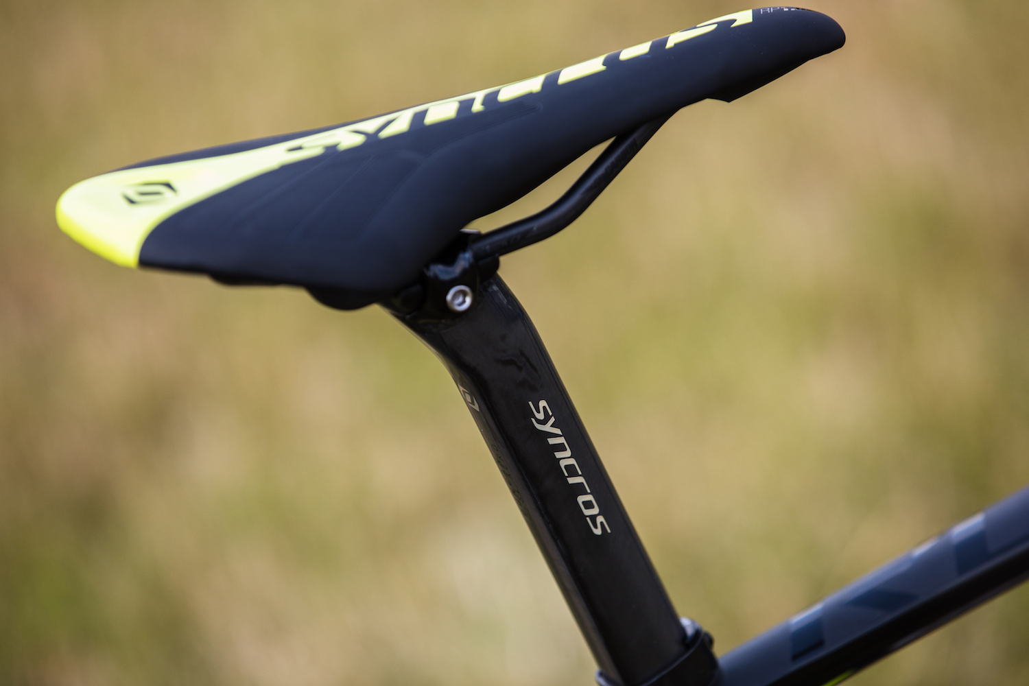 A saddle that is too high and is causing knee pain from cycling for the rider