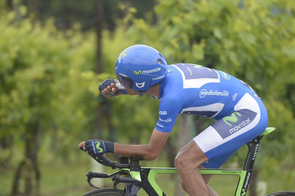 Benat Intxausti takes a gel