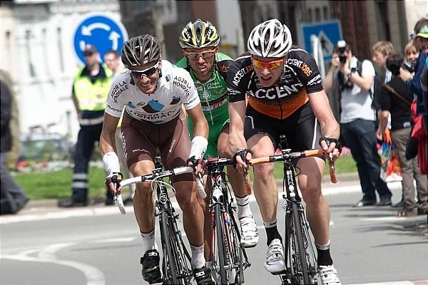 The break of the day for stage 1 included Lloyd Mondory (AG2R La Mondiale), Davy Commeyne (Landbouwkrediet-Euphony) and Kevin Van Melsen (Accent Jobs-Willems Veranda's)