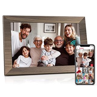 Walnut frame digital photo frame showing a couple with their three children and one set of grandparents hugging