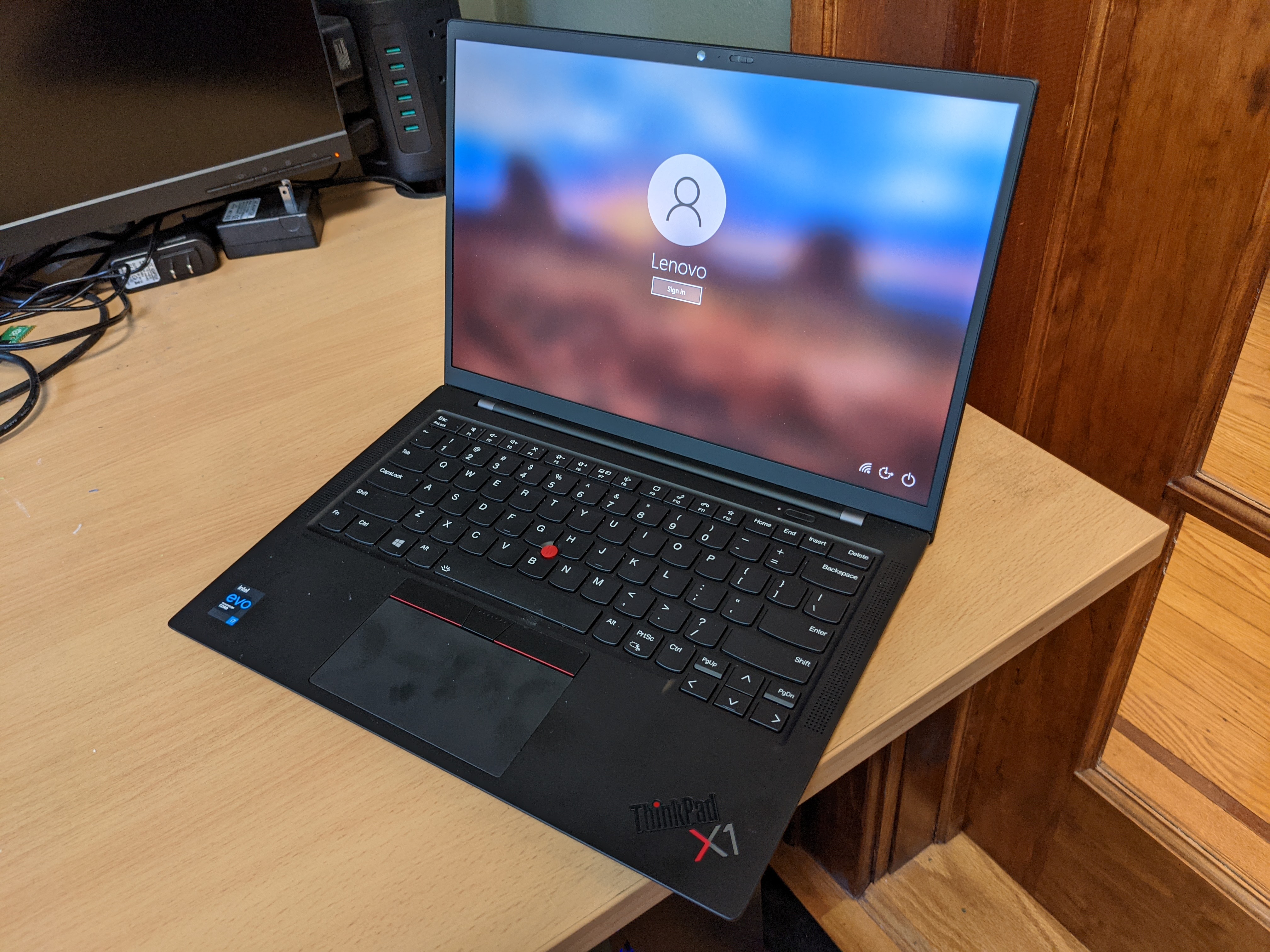 Lenovo ThinkPad X1 Carbon (Gen 9) Review: Even More Productivity Prowess |  Tom's Hardware