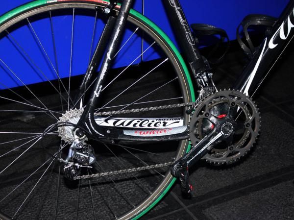 The rear derailleur cable on Lampre-Farnese Vini's Wilier Triestina Cento 1 SL bikes now run externally from the bottom bracket to the rear section of housing for smoother shifting.