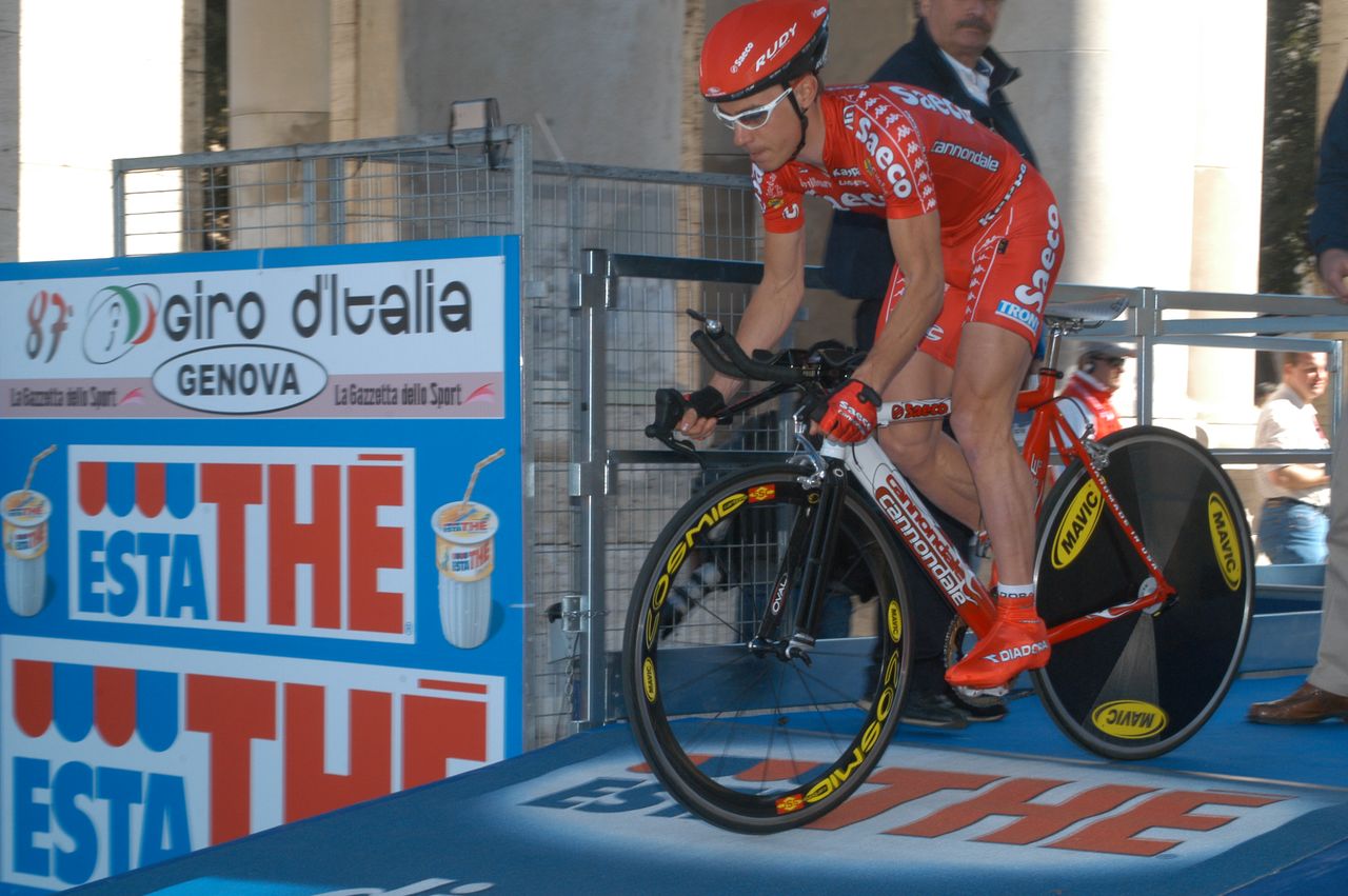 A young Damiano Cunego gets underway at the 2004 Giro. He'd go on to win what was only his second Grand Tour