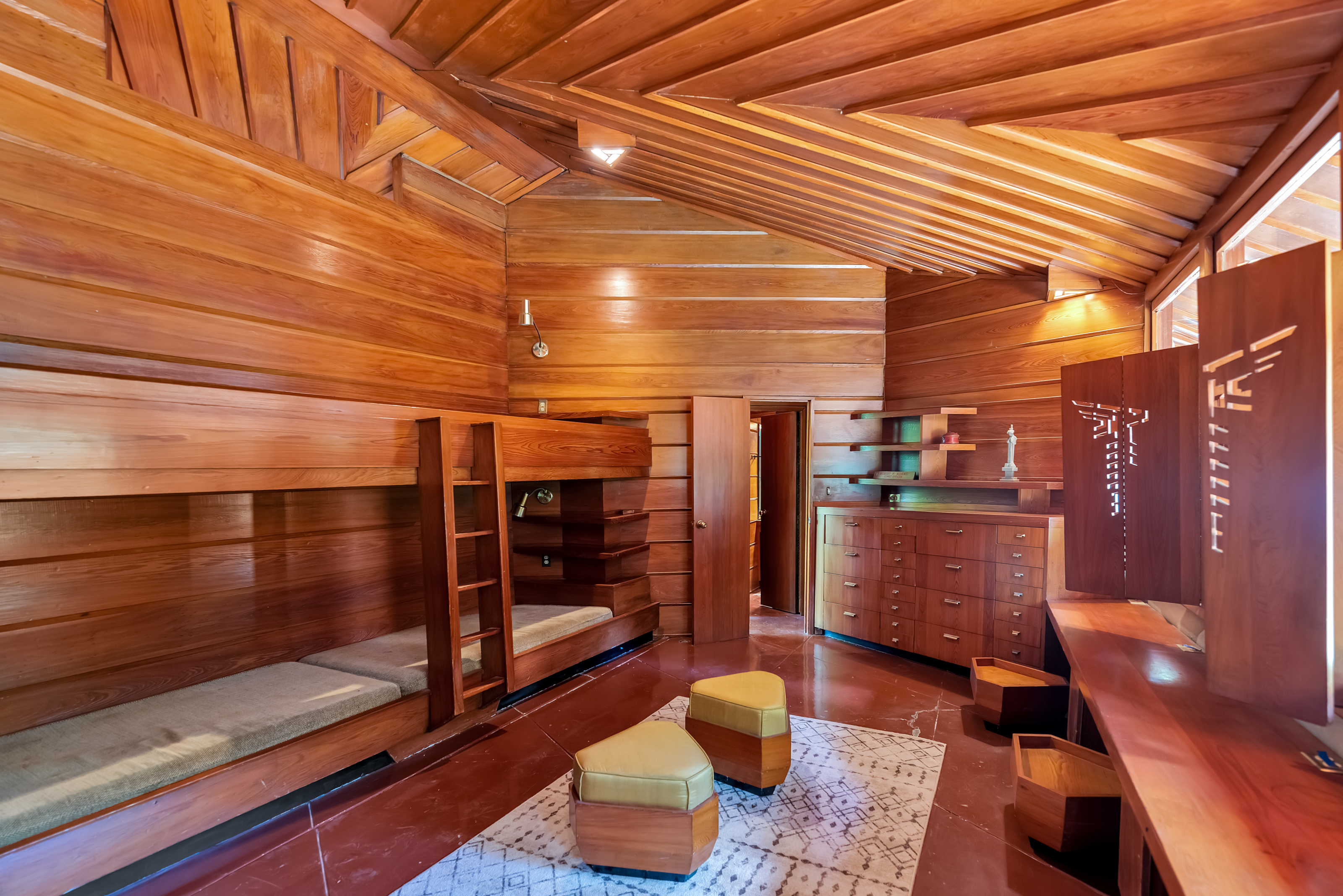 frank lloyd wright&#039;s the fountainhead, also known as J. Willis Hughes House