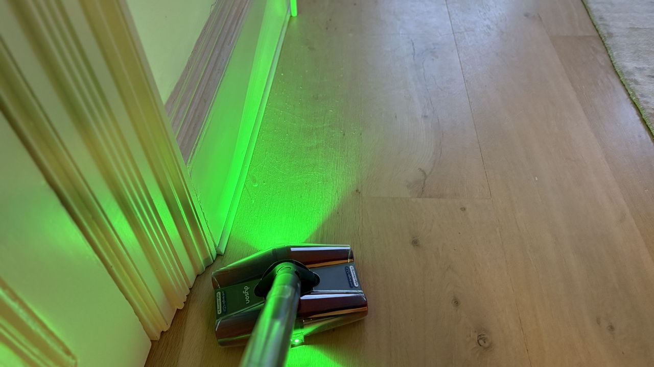 Testing the Dyson PencilVac Fluffycones Vaccum