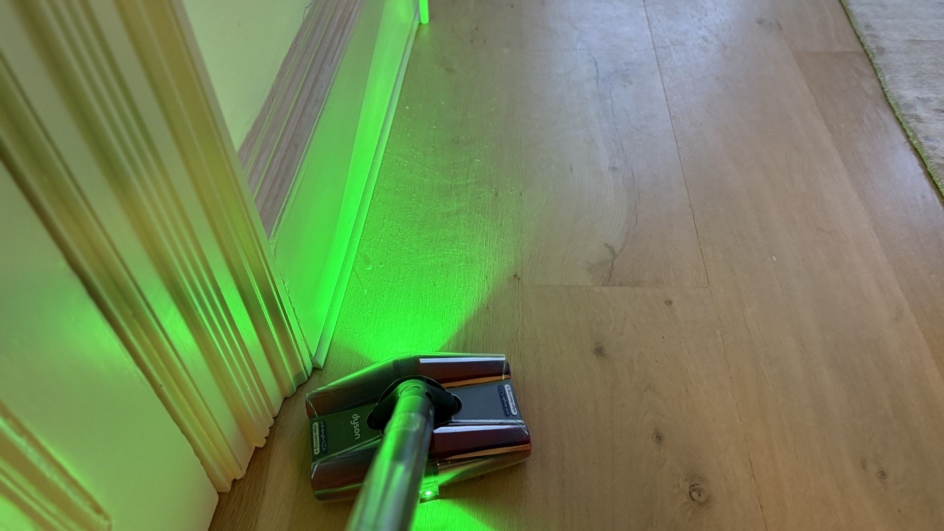 Testing the Dyson PencilVac Fluffycones Vaccum