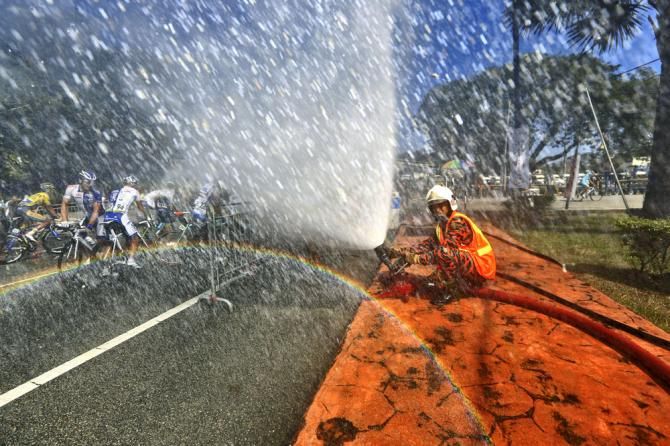 The peloton cool off in the Tour de Langkawi