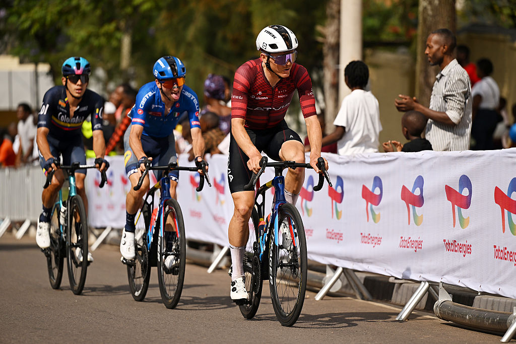 KIGALI, RWANDA - SEPTEMBER 28: Toms Skujins and Team Latvia competes in the chase group during the 98th UCI Cycling World Championships Kigali 2025, Men Elite Road Race a 267.5km race from Kigali to Kigali on September 28, 2025 in Kigali, Rwanda. (Photo by Dario Belingheri/Getty Images)