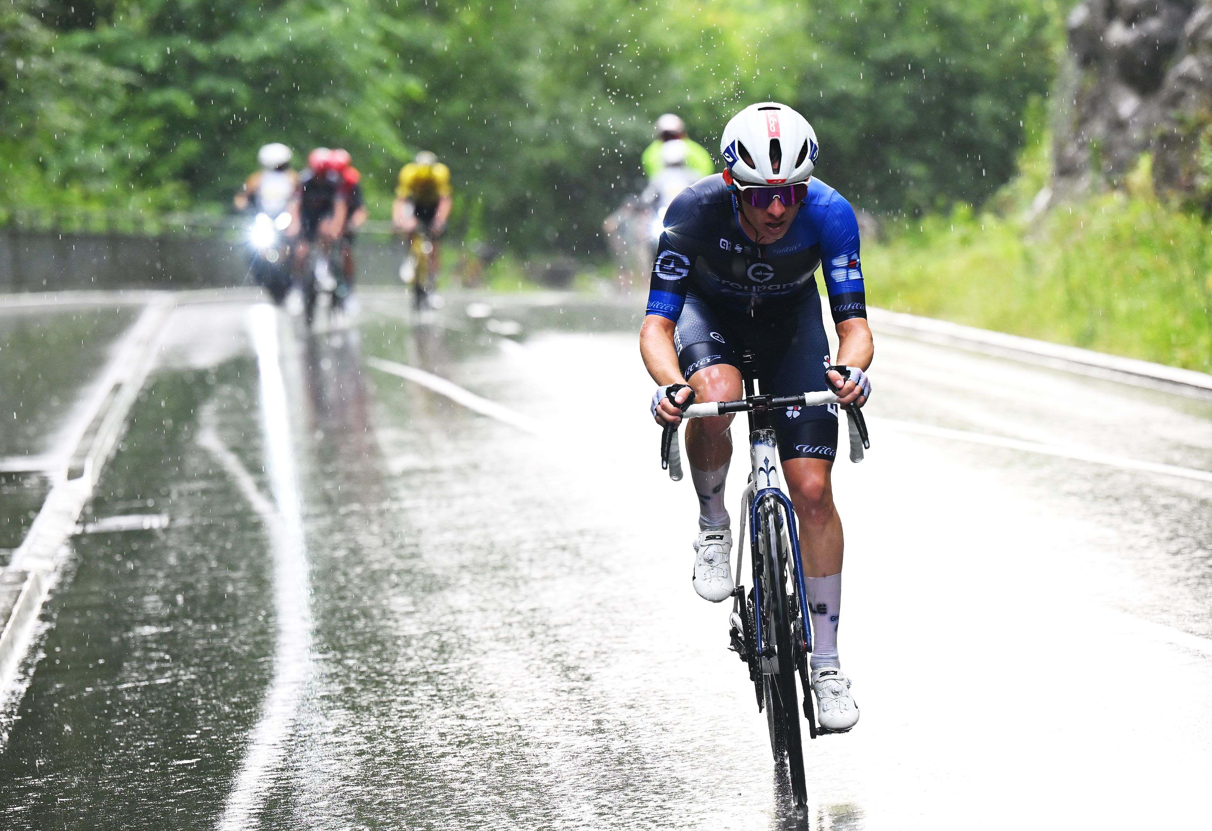 As it happened: French success at chaotic Tour de Suisse 2025 opener