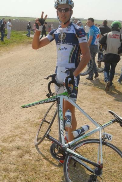 Silva Luis Filippe (Palmeiras Resort Prio) suffers a flat.