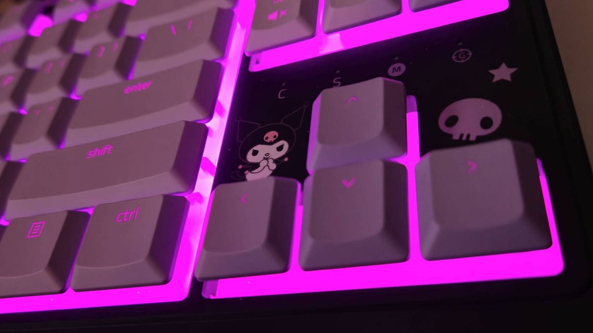 Photos taken by writer Rosalie Newcombe of the Razer Ornata V3 Tenkeyless Kuromi Edition gaming keyboard, on a white desk.