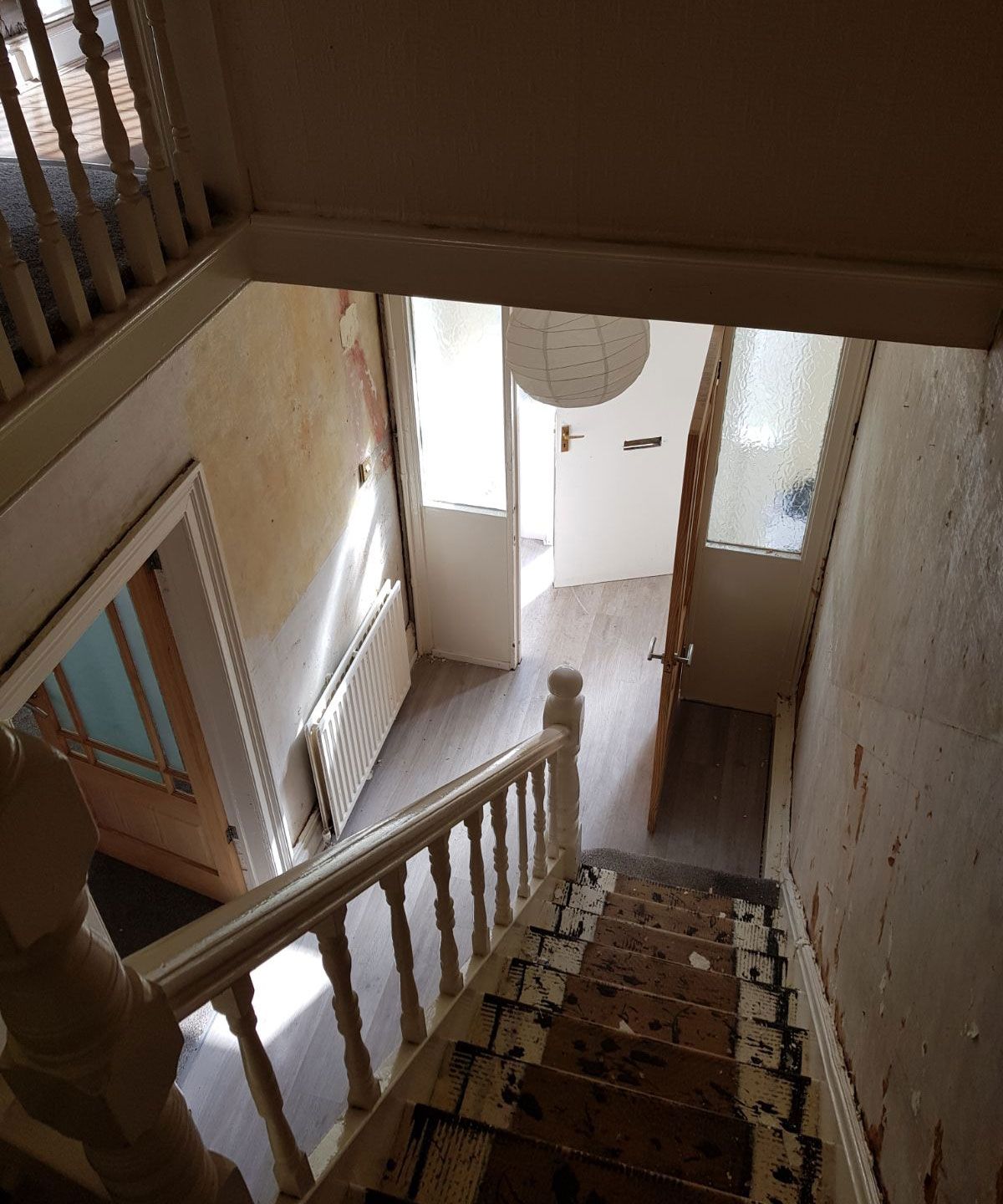 Esther Pillans membawa sentuhan apik Paris ke teras bergaya Victoria yang telah direnovasi