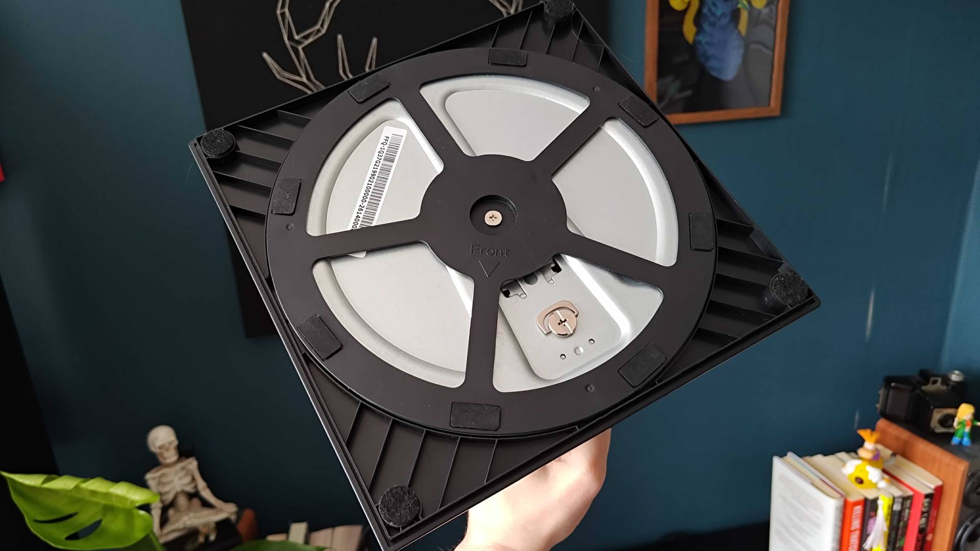 Alienware AW2726DM base with rotating disk in middle.