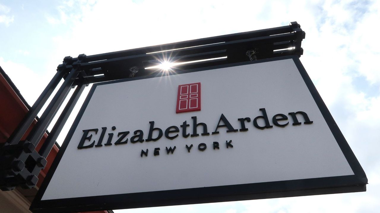 Elizabeth Arden shop sign