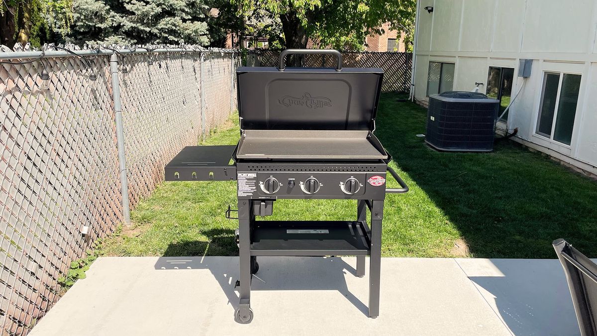 Char-Griller 3 Burner Griddle being tested in writer&#039;s home