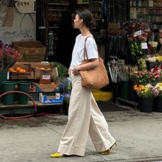 Influencer @mimixn wears beige jeans with a white t-shirt and yellow heels.