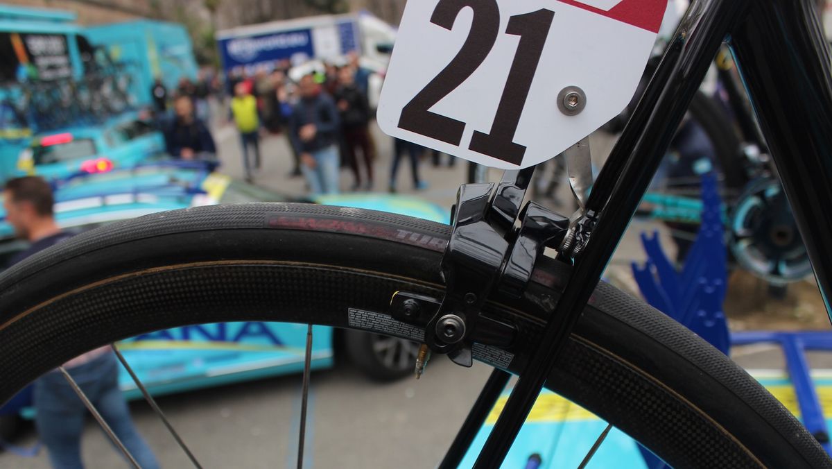Fabio Aru scrubbed out the S-Works Turbo labelling on his tubular tyres, Astana usually ride Schwalbe