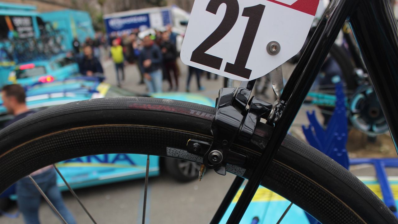 Fabio Aru scrubbed out the S-Works Turbo labelling on his tubular tyres, Astana usually ride Schwalbe