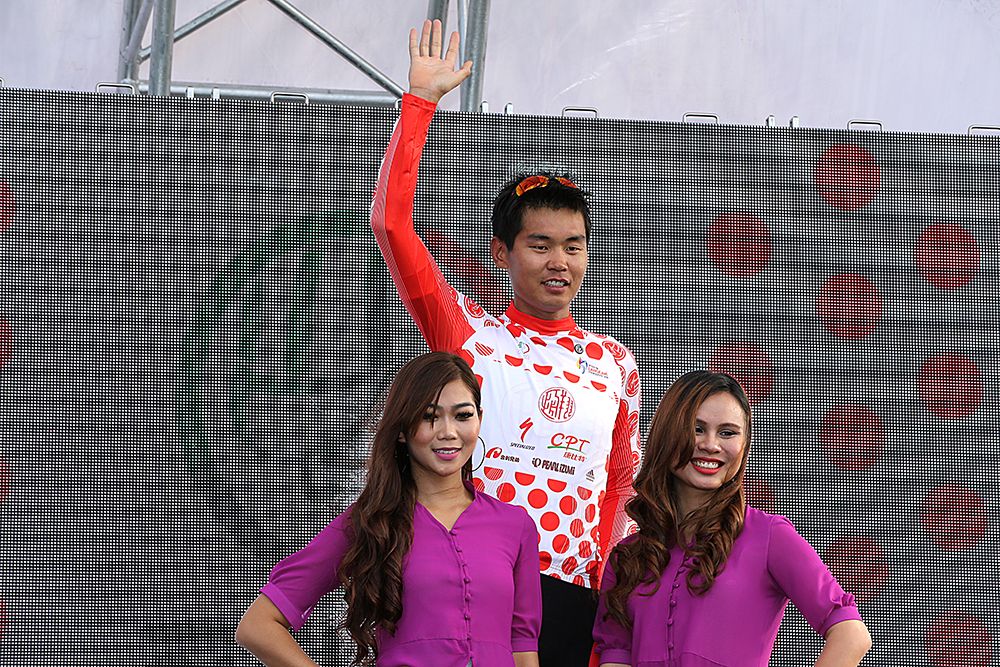 Meiyin Wang (Hengxiang) in the mountains classification lead
