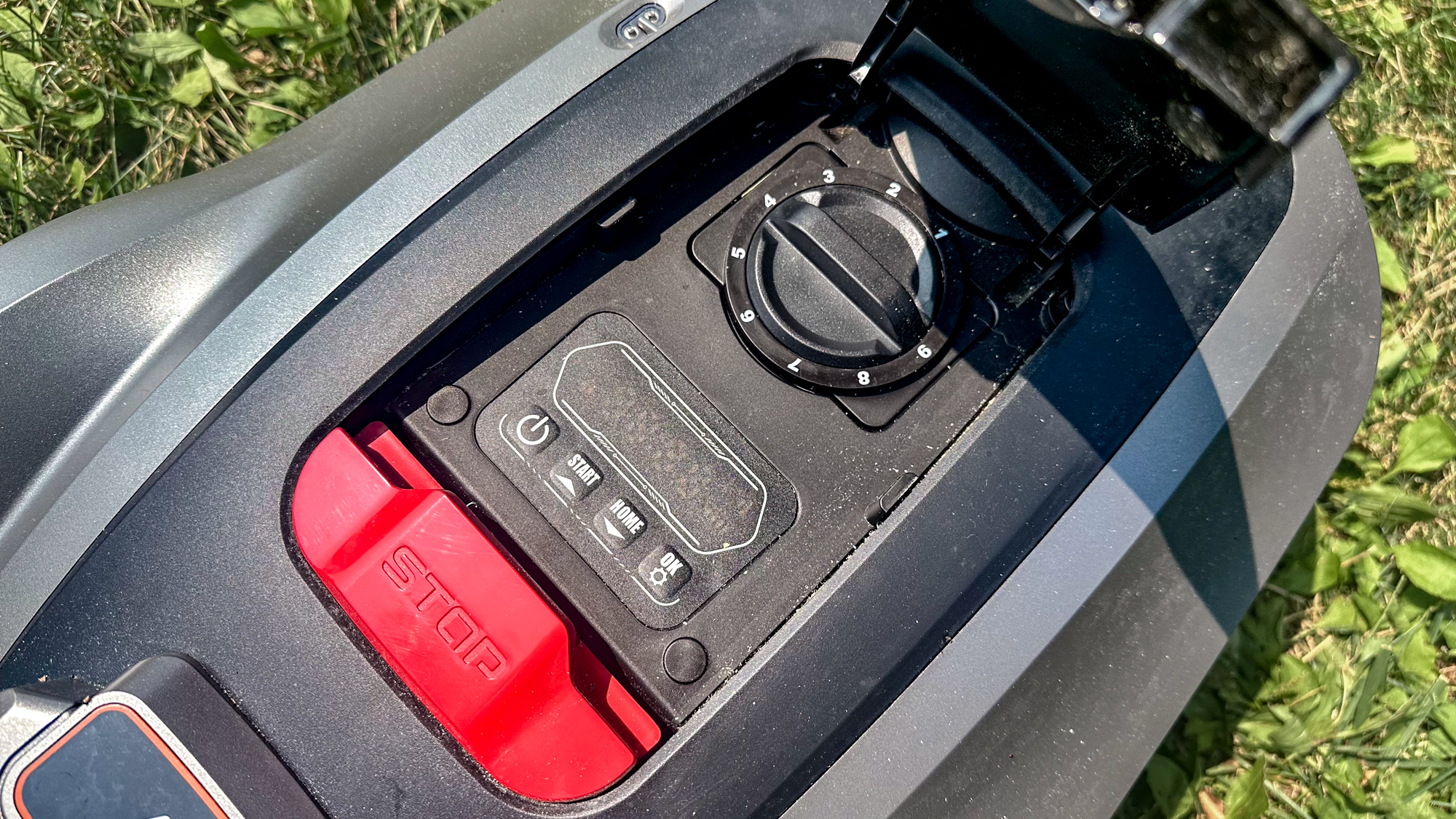 Sunseeker X3 Plus robot lawnmower onboard controls