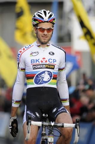 Niels Albert (BKCP - Powerplus) takes the win in Sunday's Vlaamse Druivenveldrit.