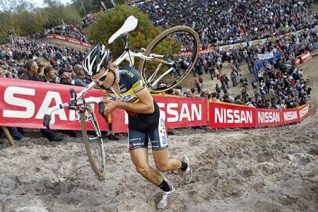 Niels Albert on the run-up.