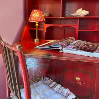 Phileas rechargeable lamp on a red desk