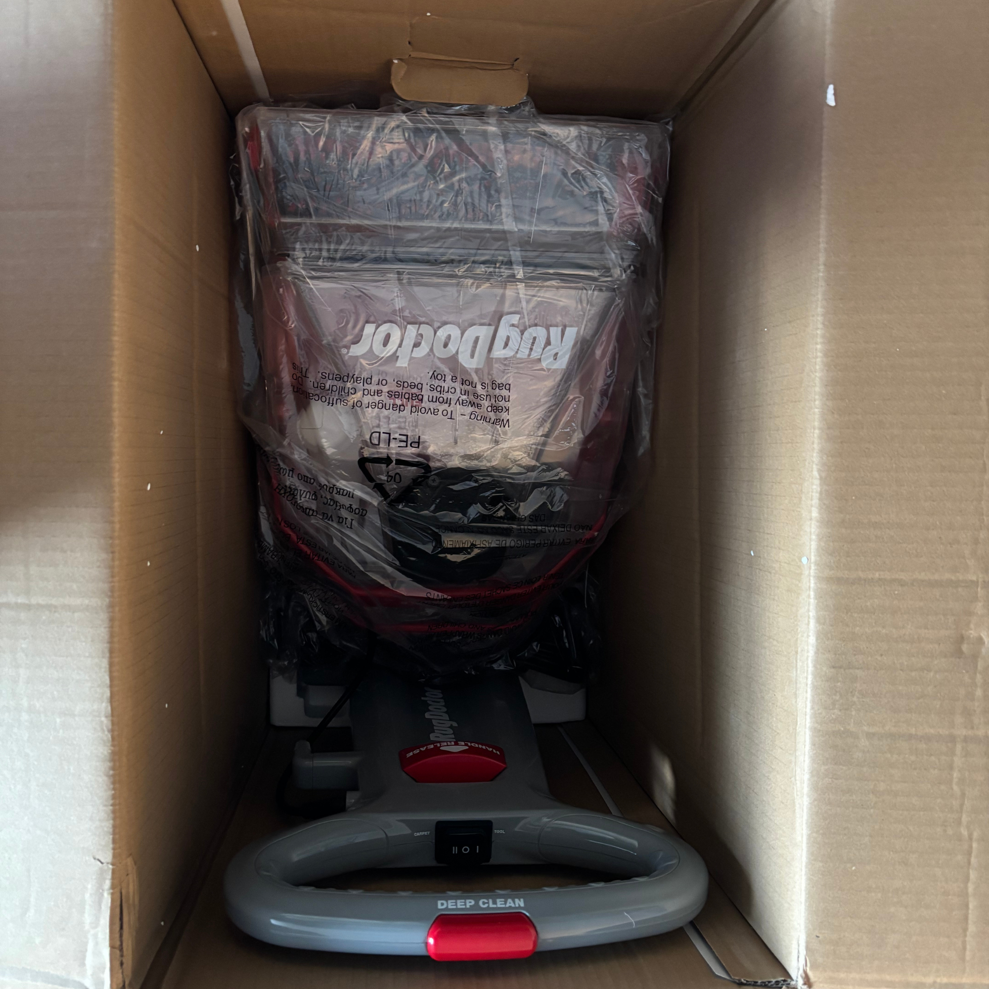 Rug Doctor Deep Upright Carpet Cleaner  unboxing 